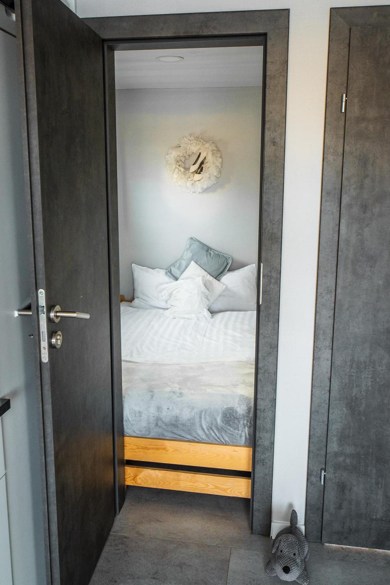 Houseboat Xl 1